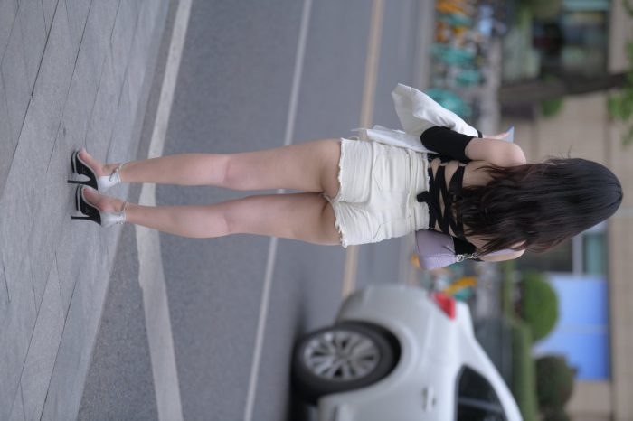 长发飘飘的白色热裤美丽女孩【49P】00029-禾野套图