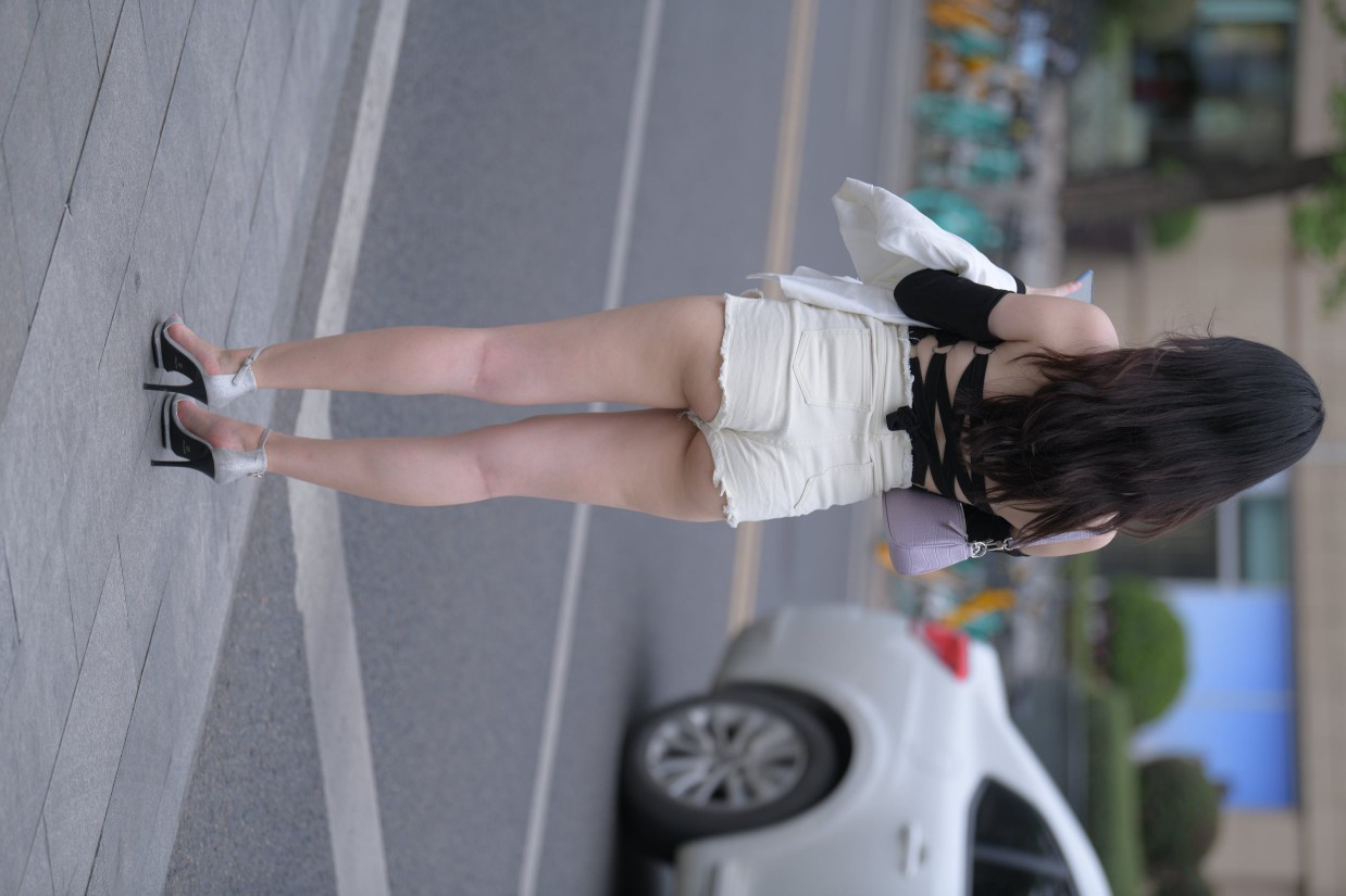 图片[2]-长发飘飘的白色热裤美丽女孩【49P】00029-禾野套图