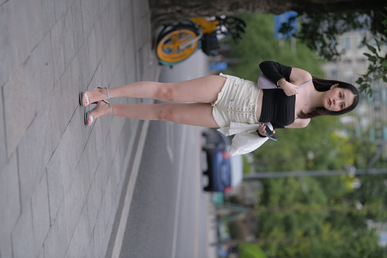 图片[4]-长发飘飘的白色热裤美丽女孩【49P】00029-禾野套图