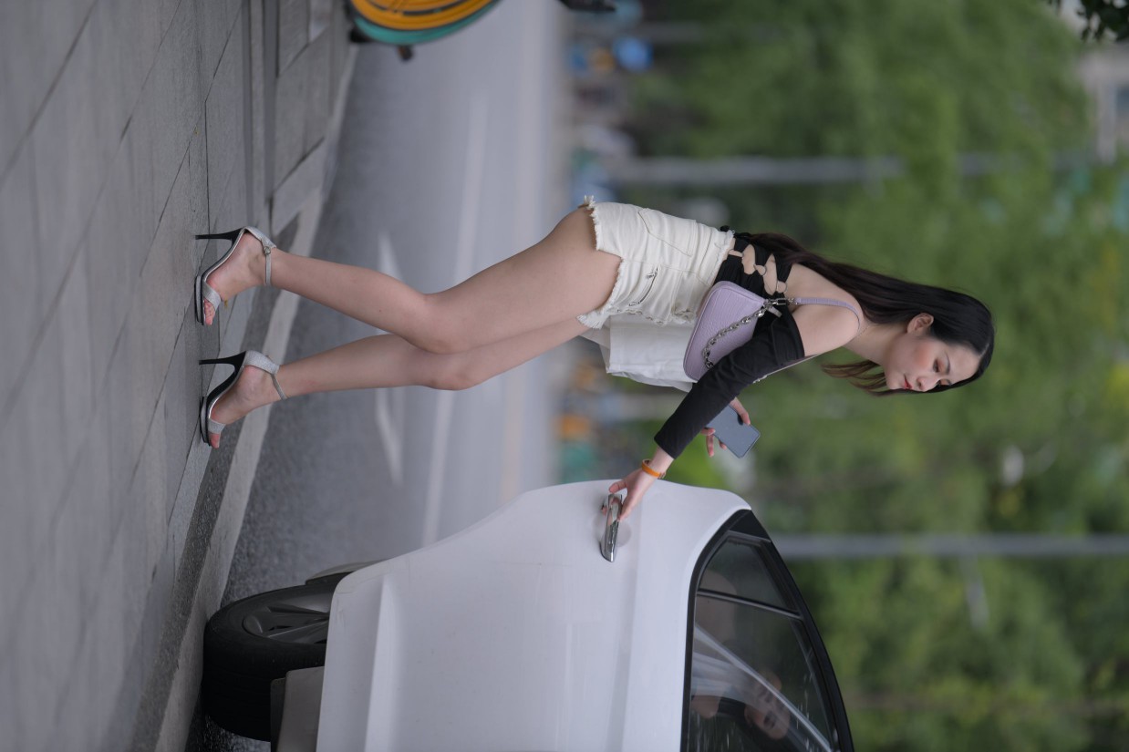 图片[6]-长发飘飘的白色热裤美丽女孩【49P】00029-禾野套图