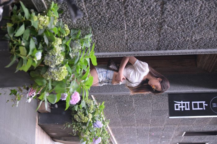 戴太阳镜的牛仔短裤紧身牛仔MM【167P】00021-禾野套图