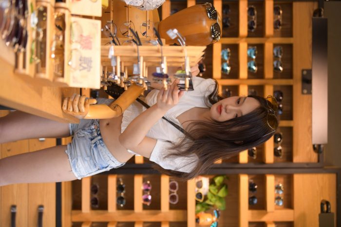 头戴花环的南方姑娘身穿紧身牛仔短裤【161P】00028-禾野套图