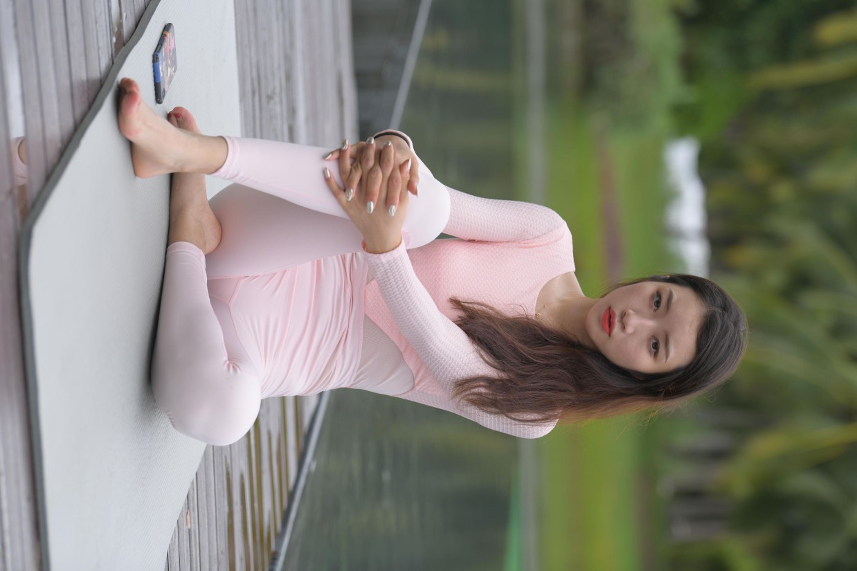 图片[7]-很漂亮眼睛也很大的白色瑜伽裤女孩【249P】00063-禾野套图