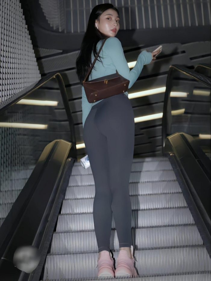 晚上逛商场的瑜伽裤漂亮女孩J2244 225P2V-15.1GB-禾野套图