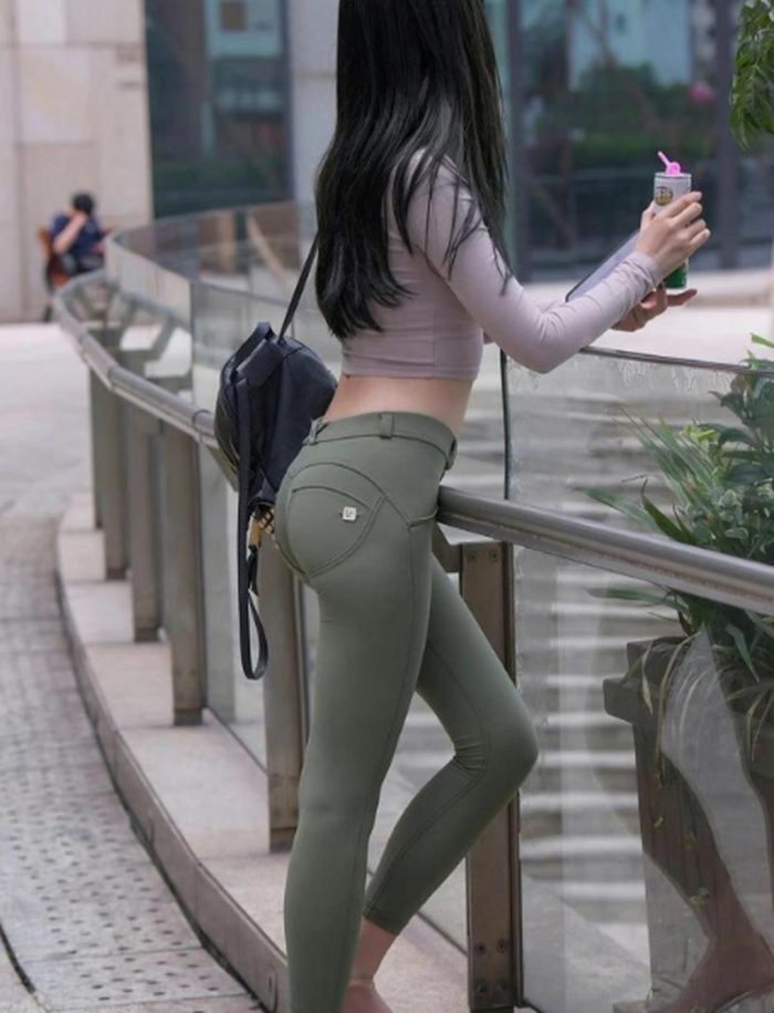 紧身牛仔裤身材很好的女人 J2060 529P1V-20.3GB-禾野套图