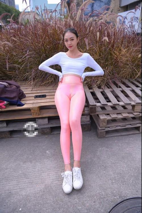 图片[2]-粉色紧身裤漂亮女孩 J1433 749P1V-20.0GB-禾野套图