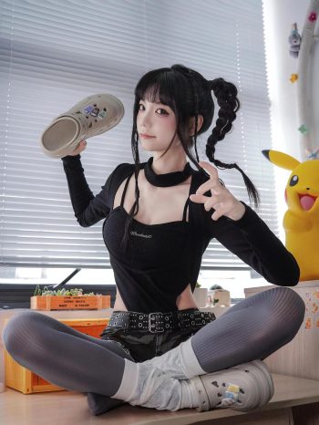 图片[10]-牛仔热裤+灰丝姑娘玩自拍-禾野套图