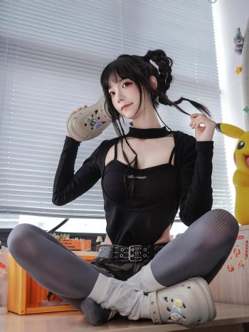 图片[5]-牛仔热裤+灰丝姑娘玩自拍-禾野套图