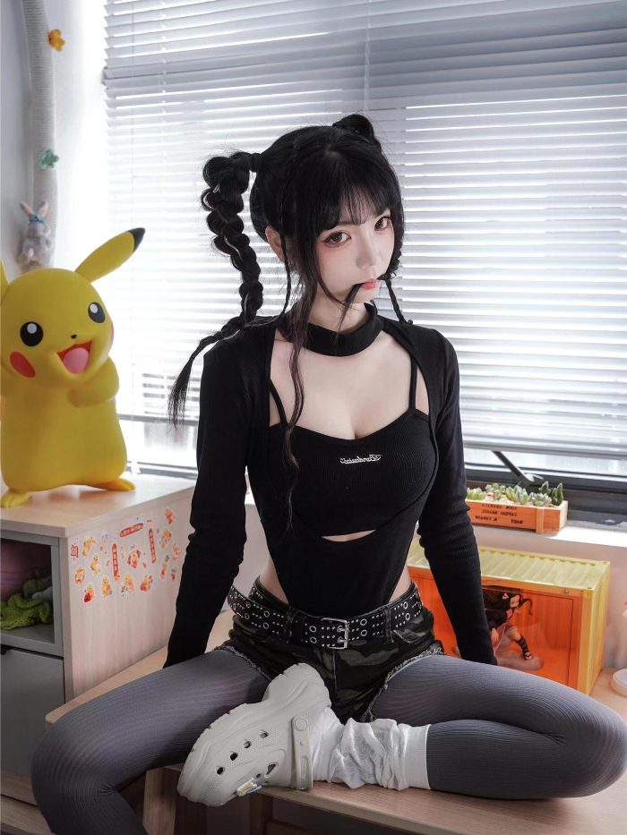 牛仔热裤+灰丝姑娘玩自拍-禾野套图