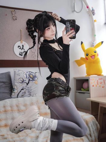 图片[2]-牛仔热裤+灰丝姑娘玩自拍-禾野套图