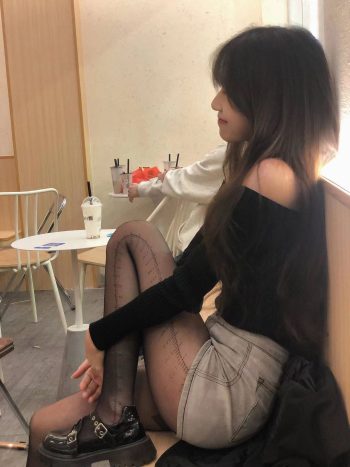 图片[6]-牛仔短裤+黑丝，太好看了吧-禾野套图