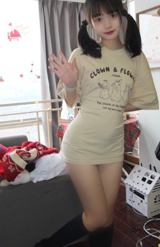 图片[9]-网格丝袜的清纯双马尾小姑娘-禾野套图