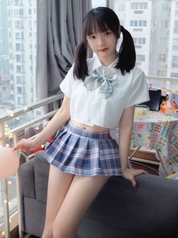 图片[7]-网格丝袜的清纯双马尾小姑娘-禾野套图