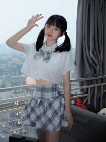 图片[6]-网格丝袜的清纯双马尾小姑娘-禾野套图